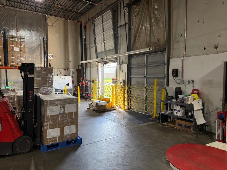 More Photos Of 283 Sharts Dr, Springboro Distribution For Lease