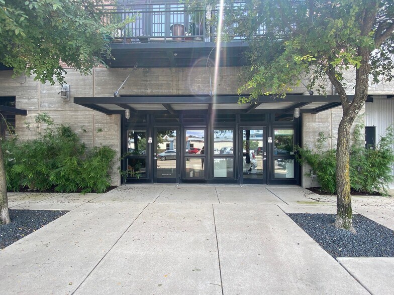 More Photos Of 2235 E 6th St, Austin Apartments For Sale