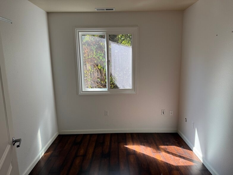 More Photos Of 40 Dormody Ct, Monterey Medical For Lease