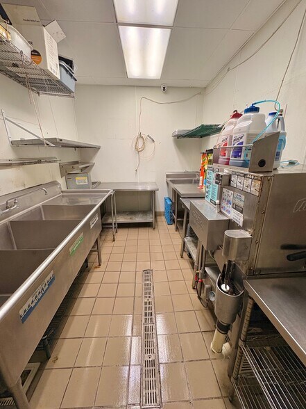 More Photos Of 5031 Montgomery Hwy, Dothan Storefront For Lease