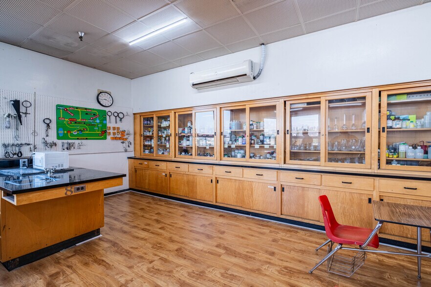 More Photos Of 2911 N San Fernando Rd, Los Angeles Schools For Lease