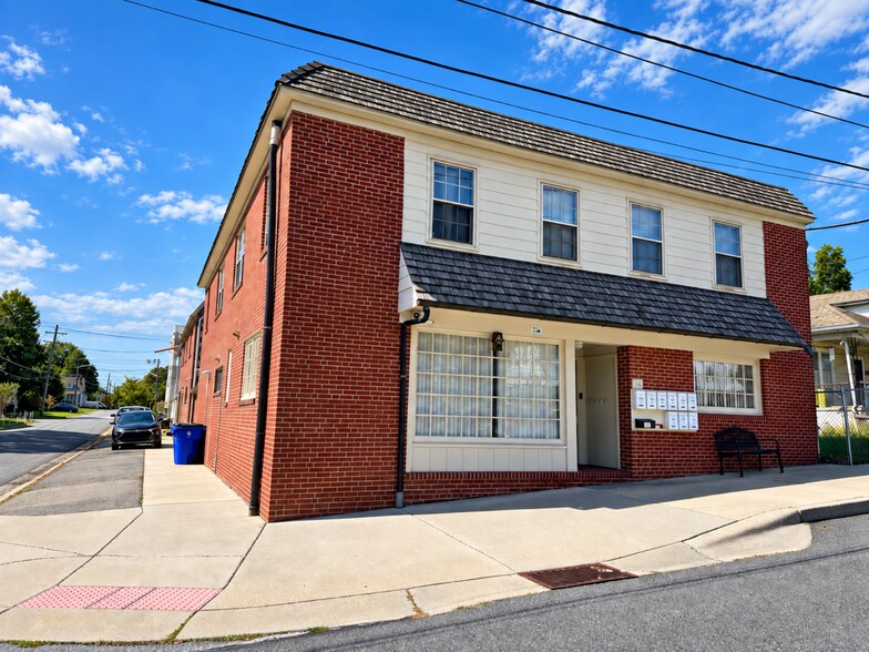 Primary Photo Of 14 E 40th St, Wilmington Apartments For Sale