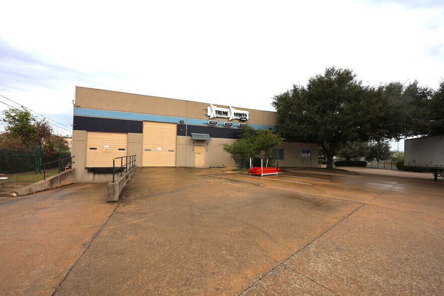 More Photos Of 9201 Metric Blvd, Austin Warehouse For Lease