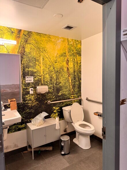 More Photos Of 321 Starr St, Brooklyn Storefront For Lease