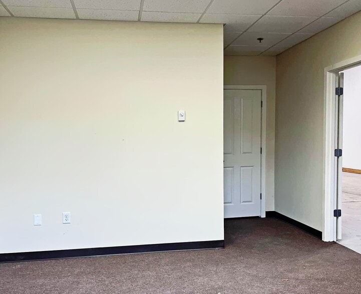 More Photos Of 2 Rockview Way, Rockland Industrial For Lease