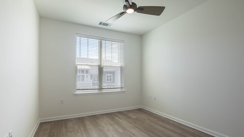 More Photos Of 5401 Commonwealth Centre Pky, Midlothian Apartments For Sale