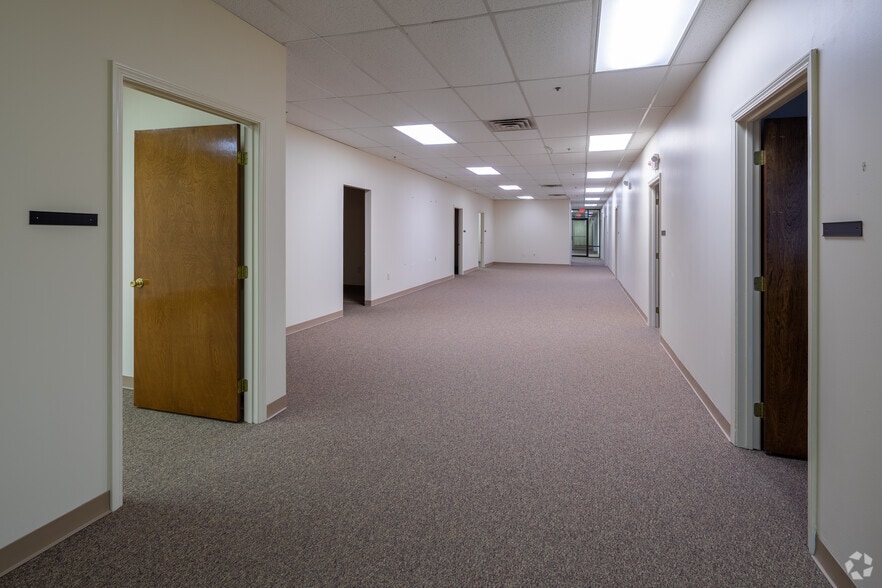 More Photos Of 2 Hudson Hollow Rd, Frankfort Office For Lease
