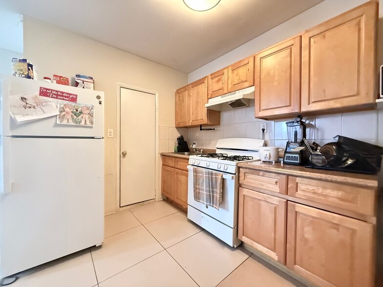 More Photos Of 615 Summit Ave, Union City Apartments For Sale