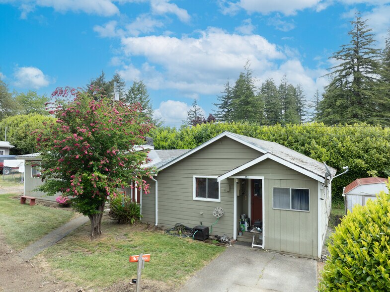 More Photos Of 498 W Central Blvd, Coquille Self Storage For Sale