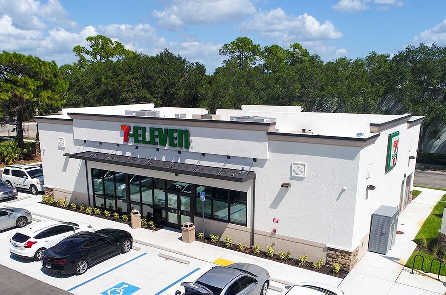 More Photos Of 705 Commerce Dr, Venice Convenience Store For Sale