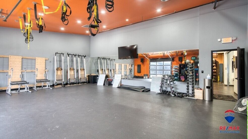 More Photos Of 5201 S Douglas Hwy, Gillette Bar For Sale