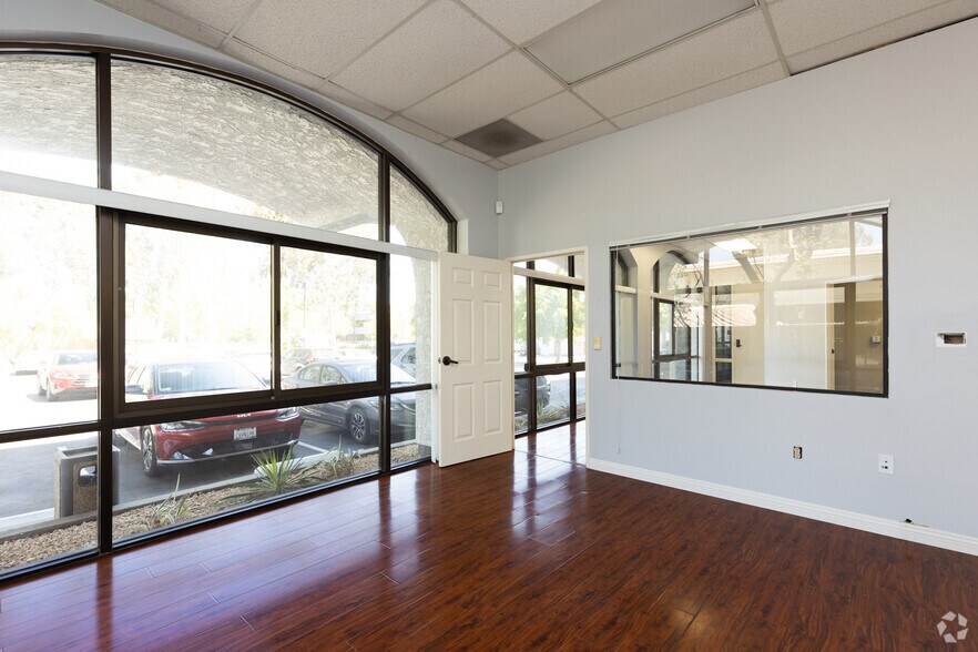 More Photos Of 2277 Townsgate Rd, Westlake Village Office For Lease