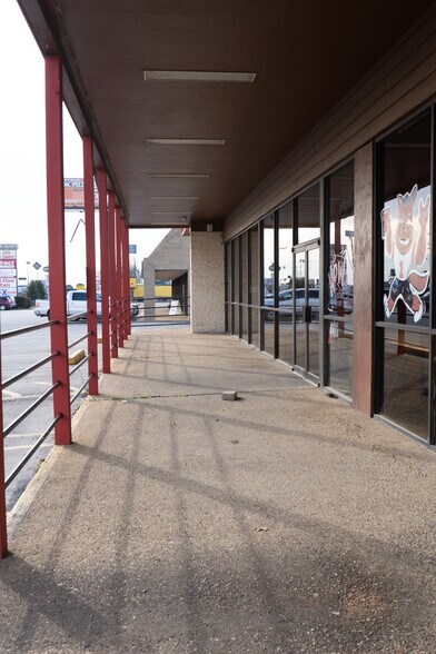 More Photos Of 2213 S Caraway Rd, Jonesboro Restaurant For Lease