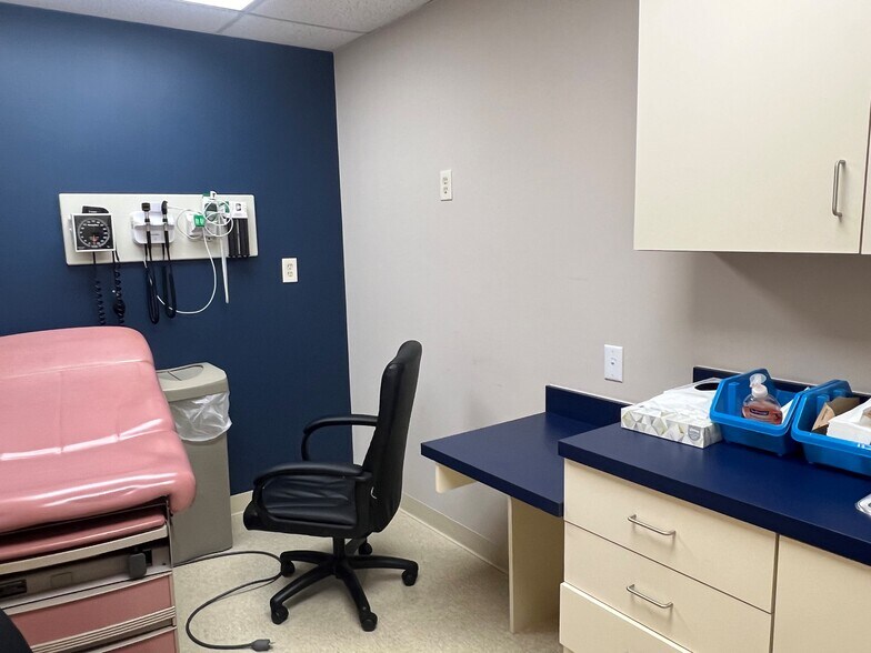 More Photos Of 25 Kilmer Dr, Morganville Medical For Lease