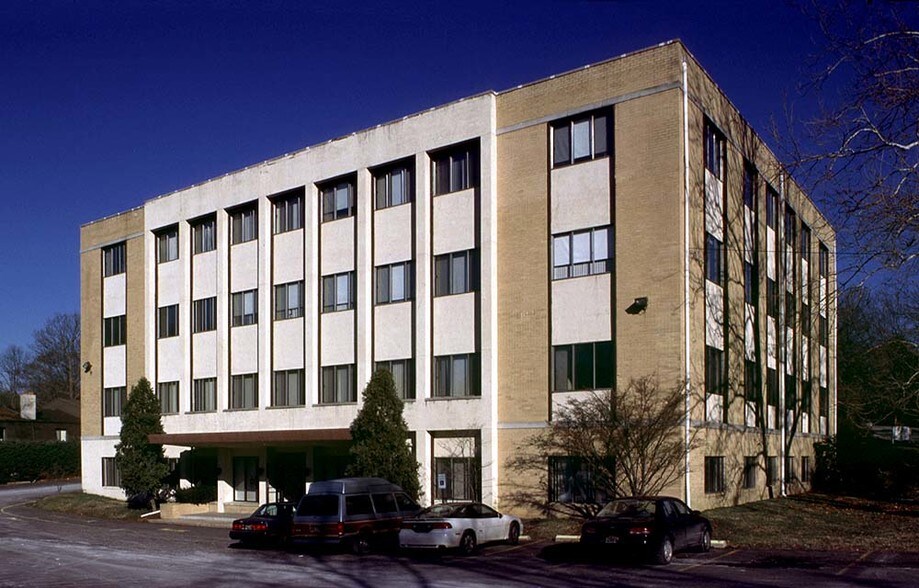 Primary Photo Of 100 W 6th St, Media Office For Lease