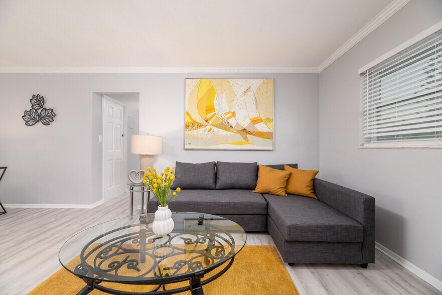 More Photos Of 820 NE 21st Dr, Wilton Manors Apartments For Sale