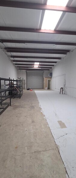More Photos Of 5751 Houchin St, Naples Warehouse For Lease