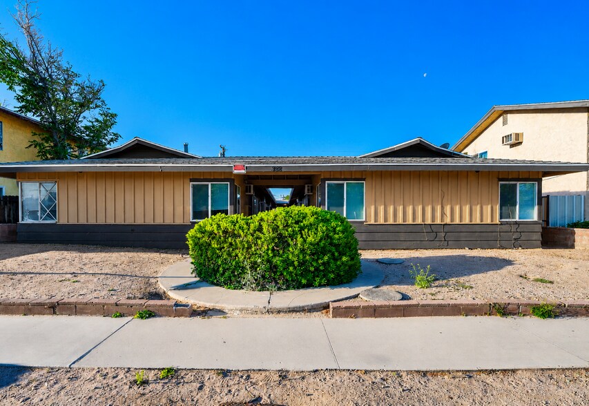 Primary Photo Of 342 E Lancaster Blvd, Lancaster Apartments For Sale