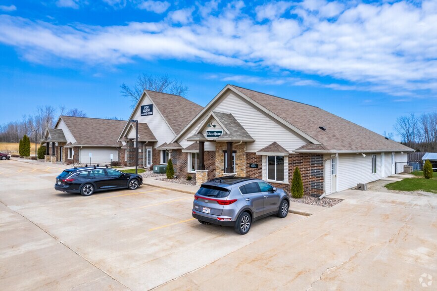 More Photos Of 2784 Deerfield Ave E, Suamico Medical For Lease