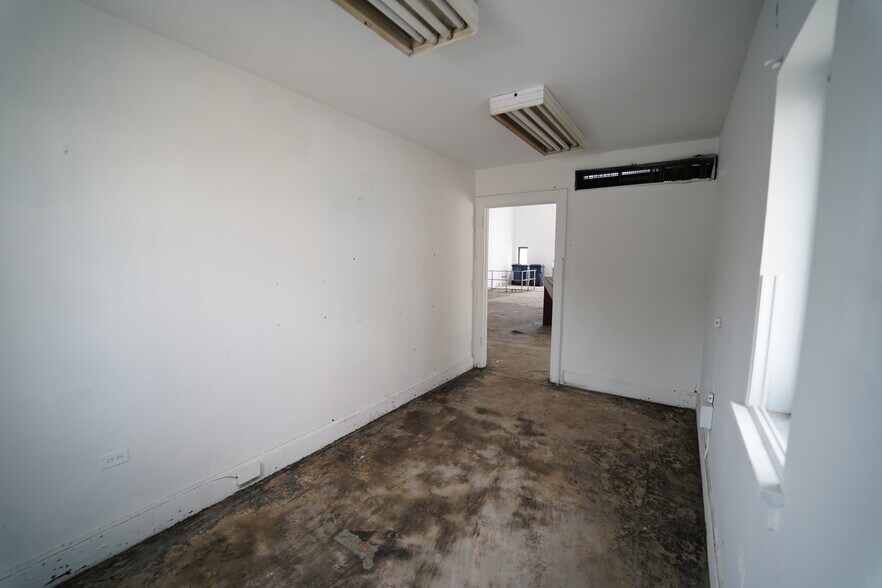 More Photos Of 242 State St, Hackensack Freestanding For Lease