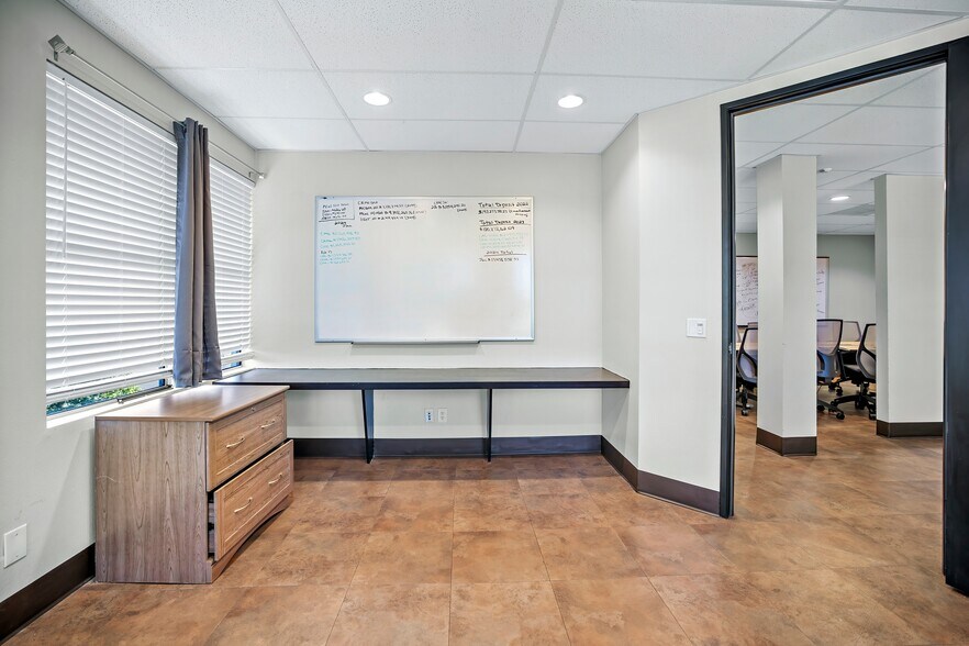 More Photos Of 8338 West Ln, Stockton Office For Sale