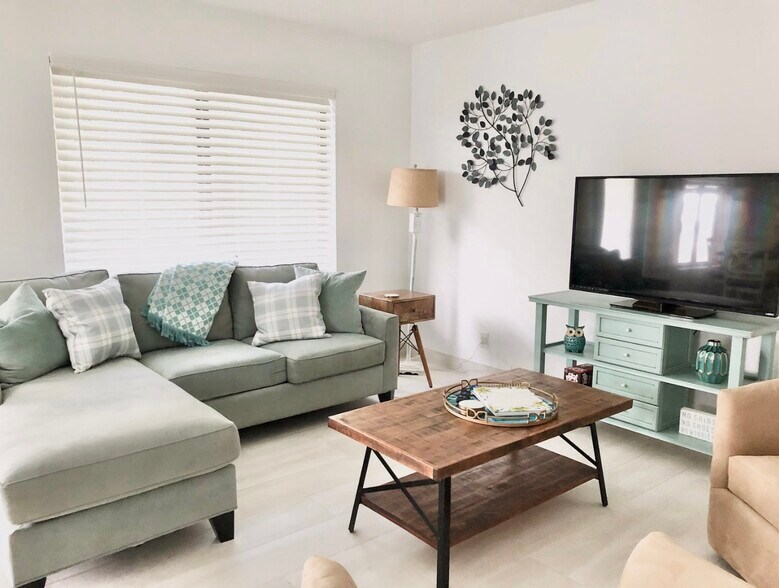 More Photos Of 2638 Lake Dr, Riviera Beach Apartments For Sale