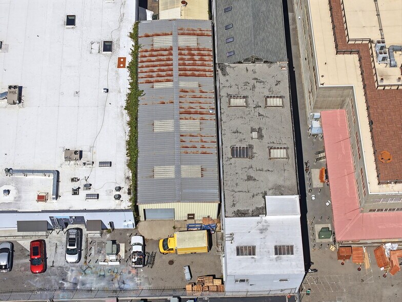 More Photos Of 2757 16th St, San Francisco Warehouse For Lease