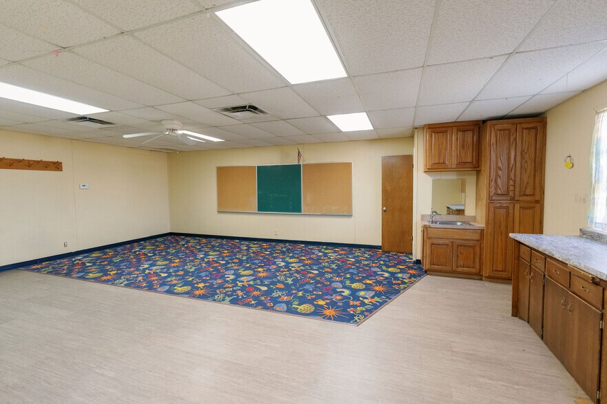 More Photos Of 1522 Weeks St, Wichita Falls Office For Sale