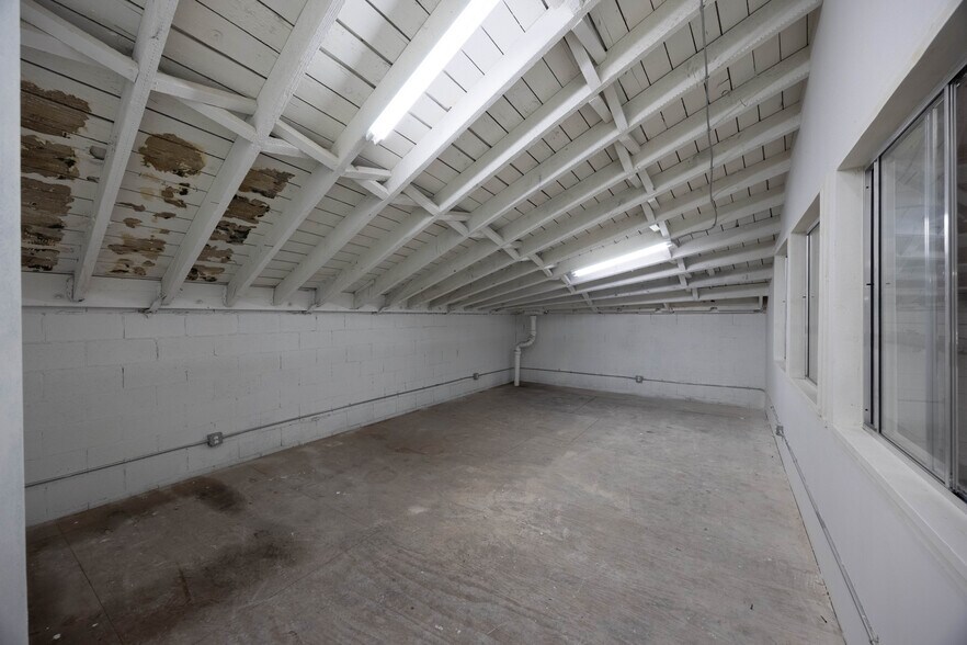 More Photos Of 326-330 W 58th St, Los Angeles Warehouse For Sale