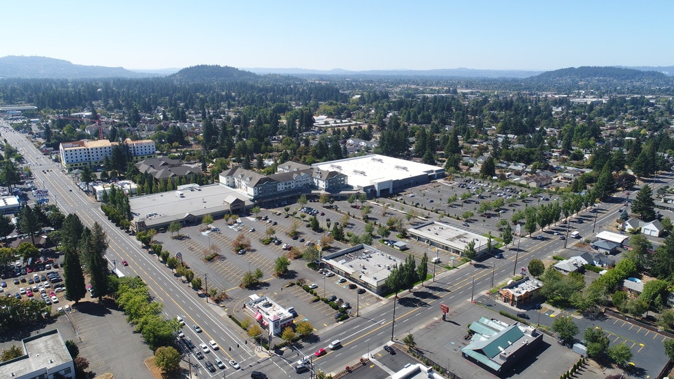 More Photos Of 11930 NE Glisan St, Portland Unknown For Lease