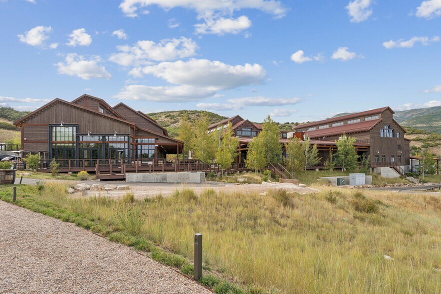 More Photos Of 27649 Old Lincoln Highway, Wanship Freestanding For Sale