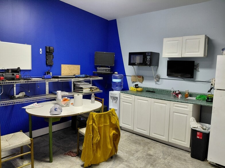 More Photos Of 7 Saratoga Ave, Ballston Spa Auto Repair For Sale