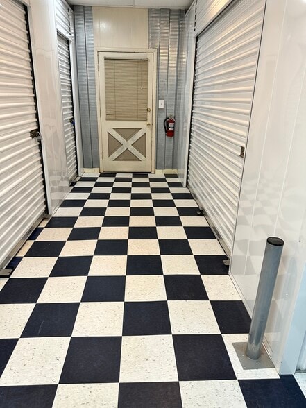 More Photos Of 92 Woodsdale Dr, Holiday Island Self Storage For Sale