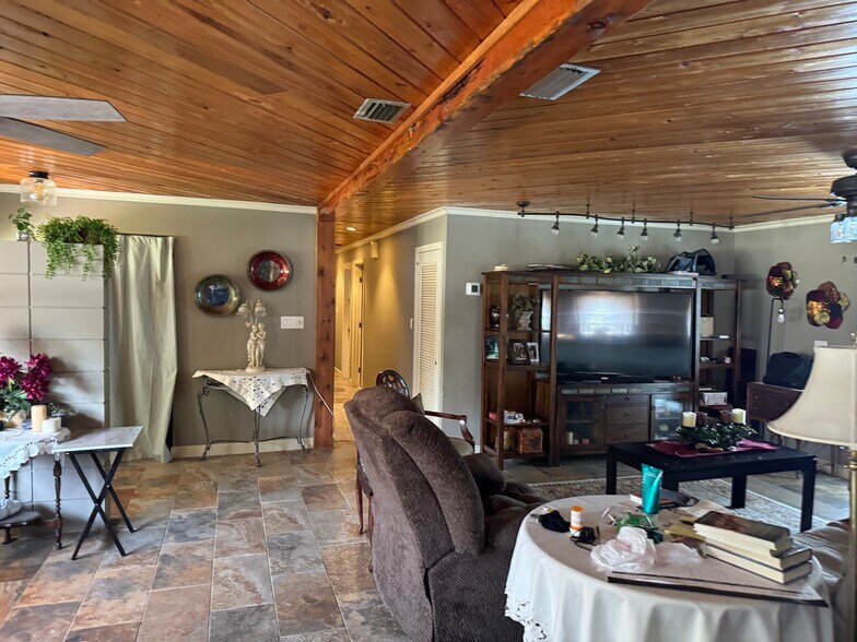 More Photos Of 3830 Clubhouse Rd, Lakeland Industrial For Sale