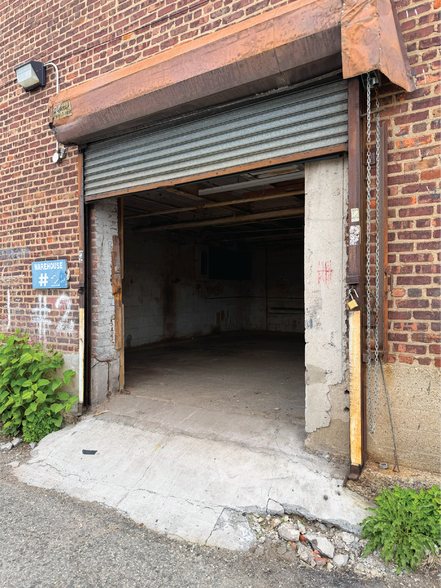More Photos Of 51-18 Grand Ave, Maspeth Warehouse For Lease