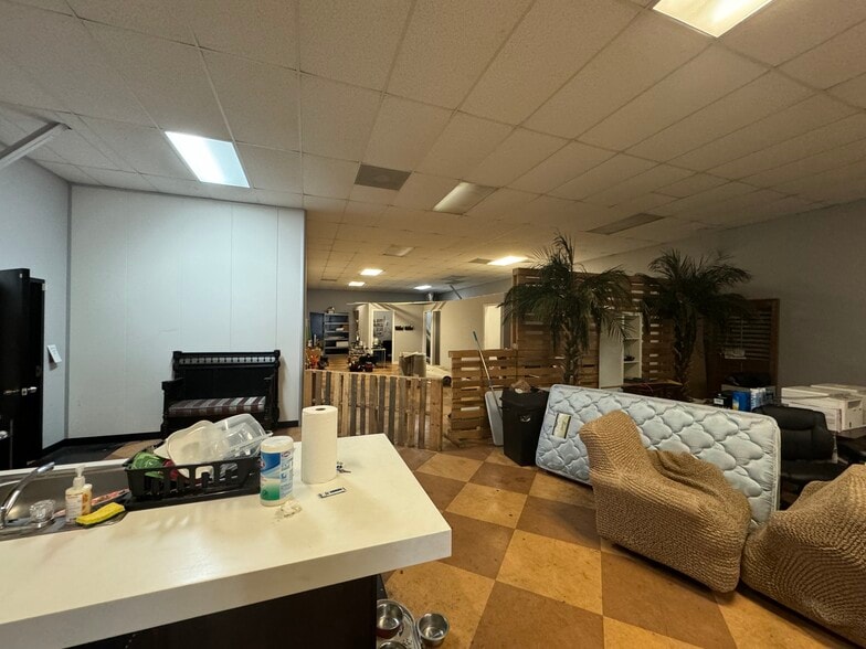 More Photos Of 4318 S Manhattan Ave, Tampa Warehouse For Lease