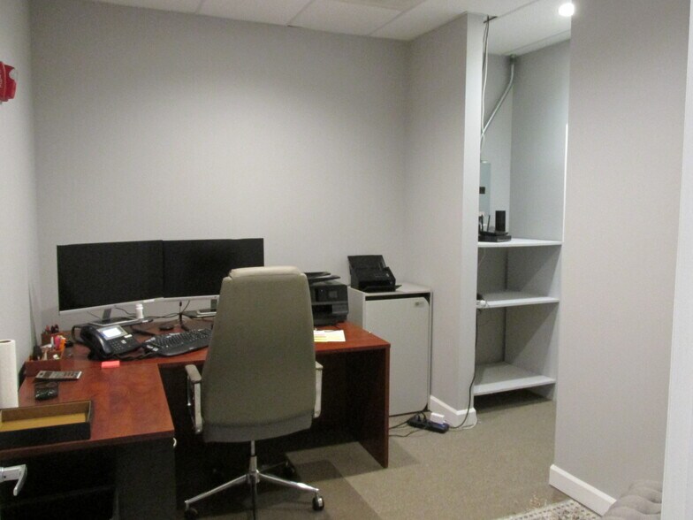 More Photos Of 245-285 Stonegate Rd, Algonquin Medical For Sale