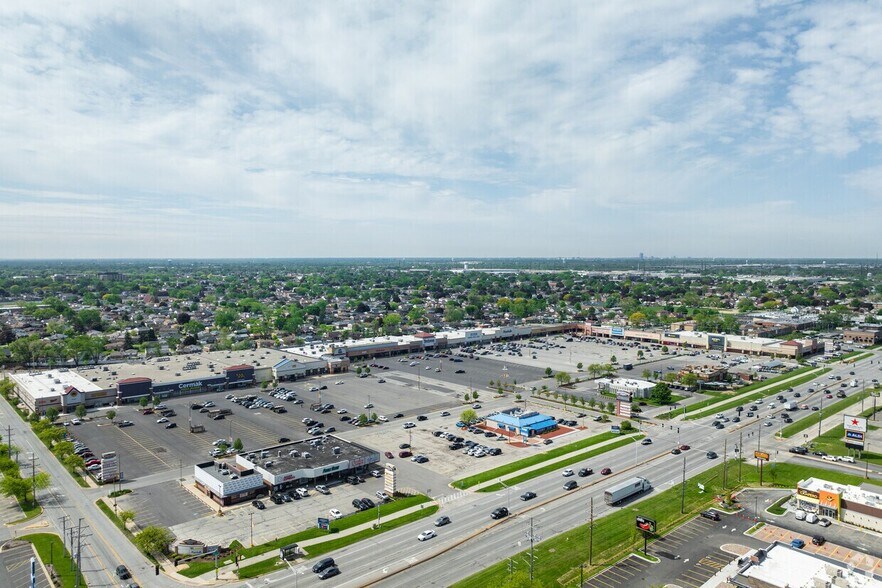 More Photos Of 950 Winston Plz, Melrose Park Supermarket For Lease