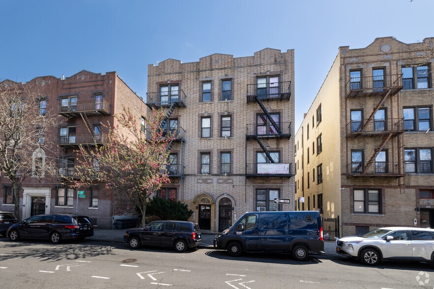 More Photos Of 9926 41st Ave, Corona Apartments For Sale