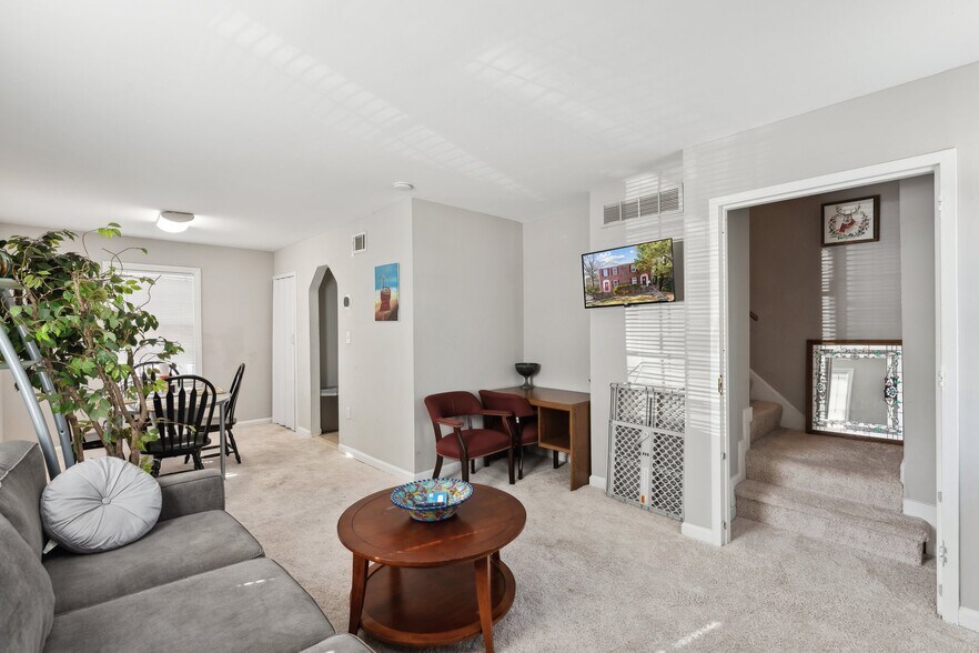 More Photos Of 5730 Biscayne dr, Alexandria Office For Sale