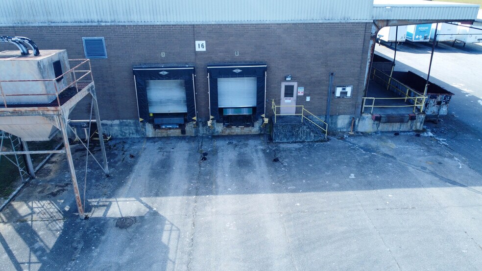 More Photos Of 400 Industrial Blvd, Leesburg Distribution For Sale