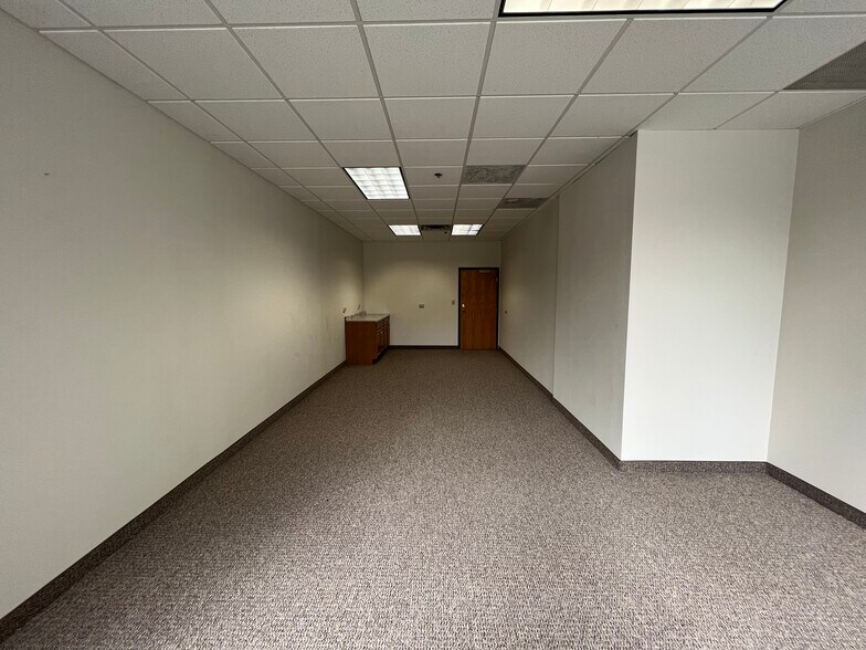 More Photos Of 4505 White Bear Pky, White Bear Lake Office For Lease