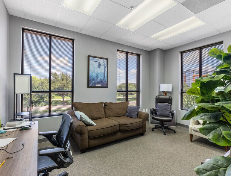 More Photos Of 52 Sugar Creek Center Blvd, Sugar Land Office For Lease
