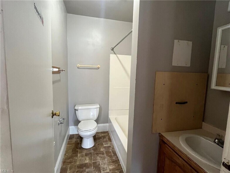 More Photos Of 4125 Station Ave, Ashtabula Shelter For Sale