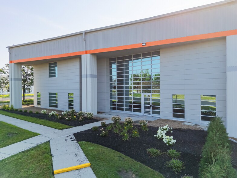 More Photos Of 3400 Southpark Pl, Grove City Warehouse For Lease