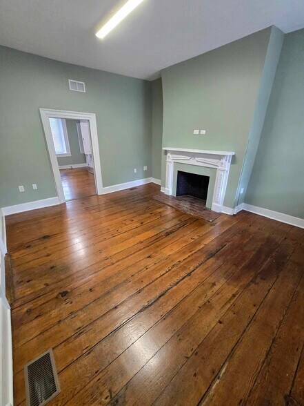 More Photos Of 117-121 S Loudoun St, Winchester Office Residential For Lease
