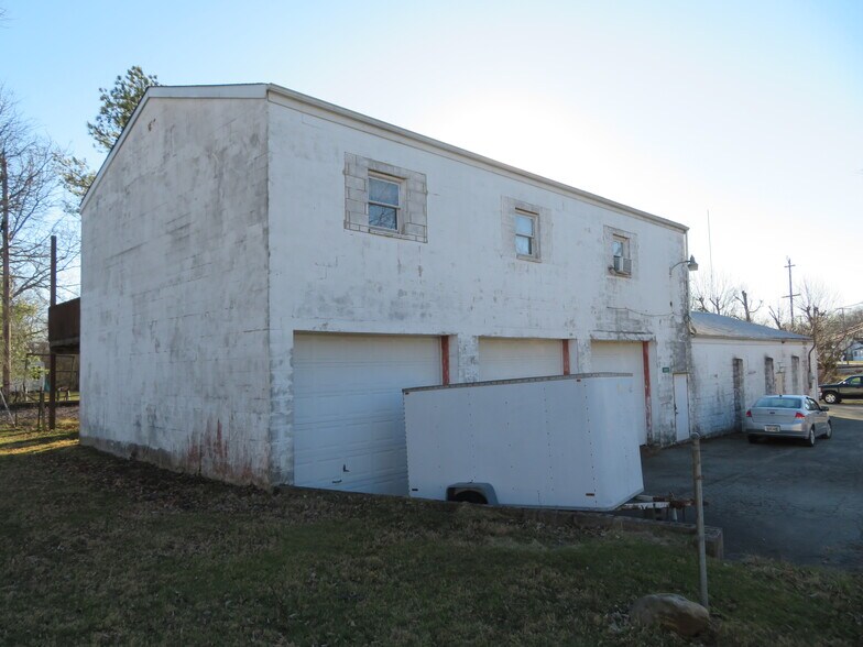More Photos Of 113 S Graham St, Sardinia Warehouse For Sale