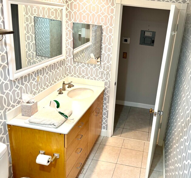 More Photos Of 218 S F St, Lake Worth Beach Warehouse For Sale