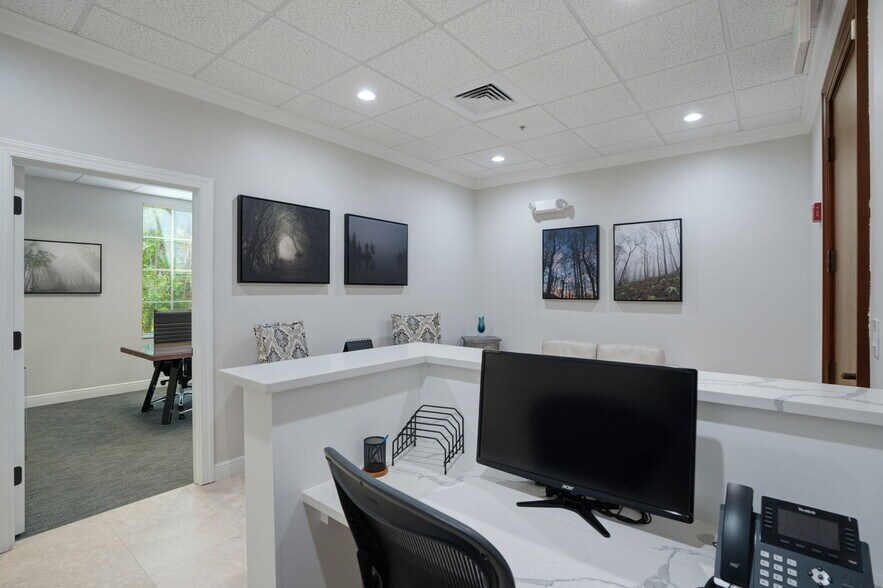 More Photos Of 2639 Fruitville Rd, Sarasota Office For Sale