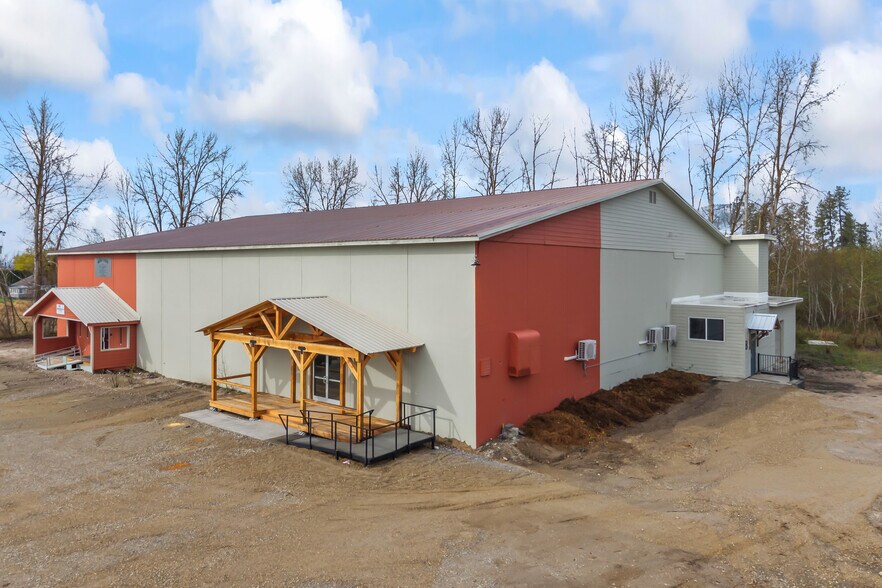 More Photos Of 703 N 7th St, Chewelah Manufacturing For Sale